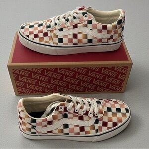 (NWT) Vans Ward Women’s Checkered Shoe, Size: 9